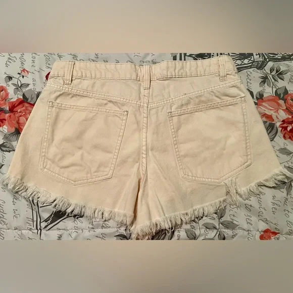 NWOT Women’s WeWoreWhat high waist bf fit cream fringe cutoff denim shorts sz 29 - Picture 6 of 10